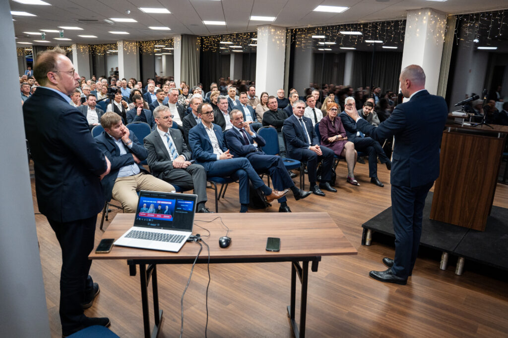 Srečanje gospodarstvenikov in obrtnikov štirih regij: brez davčnih in razvojnih sprememb Slovenija izgublja konkurenčnost